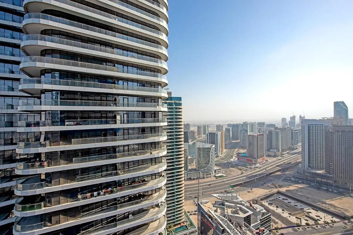 Elegant 1-Bedroom Apartment For 2 At Downtown Dubai With Stunning Canal & Skyline Views الإمارات العربية المتحدة